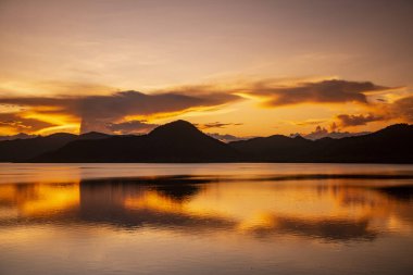 Pran Buri Barajı 'ndaki Peyzaj ve Doğa ya da Pranburi yakınlarındaki Mae Nam Pran Buri Tayland, Tayland, Hua Hin, Aralık 2022