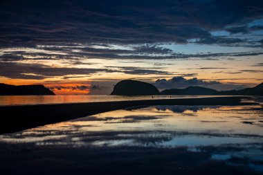 Prachuap Khiri Khan, Tayland 'da, Hua Hin, Aralık 2022' de Dolphin Körfezi 'nde, Prachuap Khiri Han' ın manzarası ve Dolphin Körfezi 'nde bir sabah.