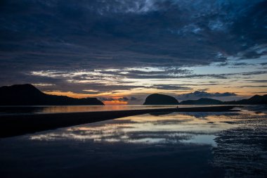 Prachuap Khiri Khan, Tayland 'da, Hua Hin, Aralık 2022' de Dolphin Körfezi 'nde, Prachuap Khiri Han' ın manzarası ve Dolphin Körfezi 'nde bir sabah.