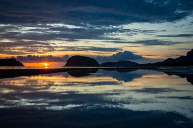 Prachuap Khiri Khan, Tayland 'da, Hua Hin, Aralık 2022' de Dolphin Körfezi 'nde, Prachuap Khiri Han' ın manzarası ve Dolphin Körfezi 'nde bir sabah.