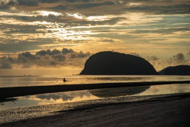 Prachuap Khiri Khan, Tayland 'da, Hua Hin, Aralık 2022' de Dolphin Körfezi 'nde, Prachuap Khiri Han' ın manzarası ve Dolphin Körfezi 'nde bir sabah.