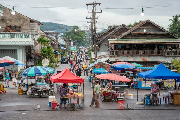 stock image the Saturday Market in the walking street in the Old Town of Pranburi in the Province of Prachuap Khiri Khan in Thailand,  Thailand, Hua Hin, December, 2022