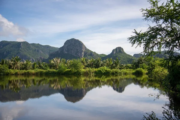 泰国Prachuap Khiri Khan省Hat Sam Roi Yot的Khao Daeng村的自然与景观 2022年11月 — 图库照片
