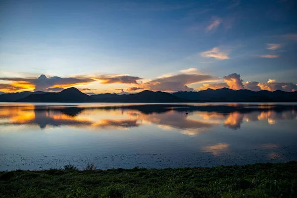 Пейзаж Природа Пран Бури Плотины Мае Нам Пран Бури Недалеко — стоковое фото