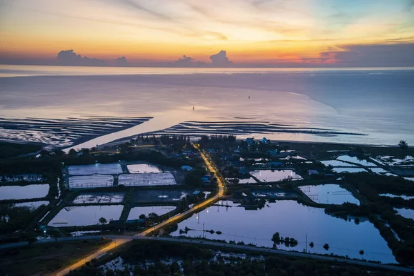 Tayland, Tayland, Hua Hin 'de Prachuap Khiri Khan ilindeki Sam Roi Yot Milli Parkı' ndaki Khao Daeng köyündeki manzara ve manzara, Kasım 2022