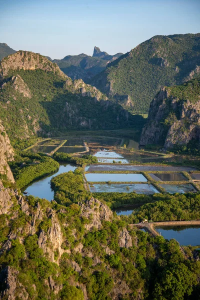 Stock image The Landscape and view from the Khao Daeng Viewpoint at the Village of Khao Daeng in the Sam Roi Yot National Park in the Province of Prachuap Khiri Khan in Thailand,  Thailand, Hua Hin, November, 2022