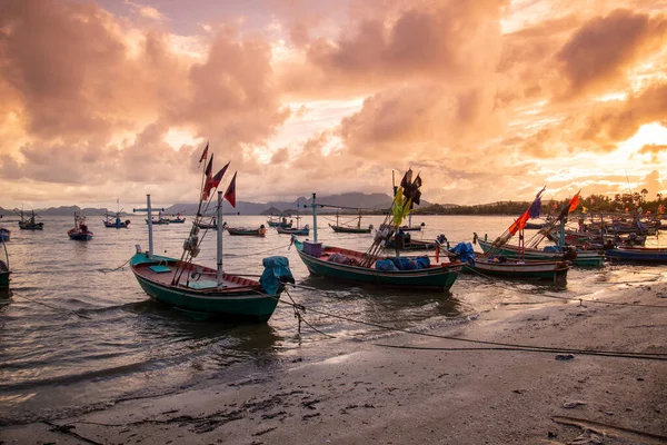 Рыболовные Лодки Рыбацкой Деревне Пак Нам Пран Пляже Недалеко Города — стоковое фото