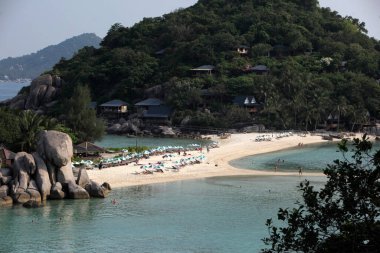 Tayland 'ın Surat Thani ilindeki Ko Tao Adası' nın yanındaki Ko Nang Yuan adasındaki küçük bir körfez, sahil ve peyzaj manzarasından bir görüntü, Ko Tao Tao, Tayland, Ko Tao, Mart 2010