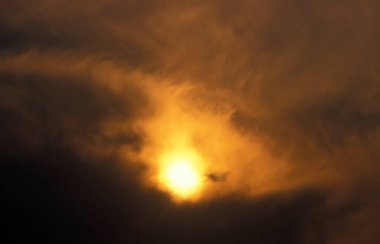 Hindistan, Hindistan, Goa, Goa, Nisan 1996 'da Vagator şehrinde Sahilde ve Sahilde gün batımı