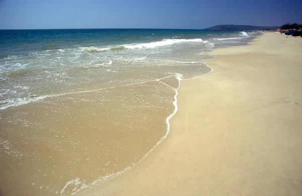 Piaszczysta Plaża Krajobrazem Wybrzeżem Mieście Vagator Prowincji Goa Indiach Indiach — Zdjęcie stockowe