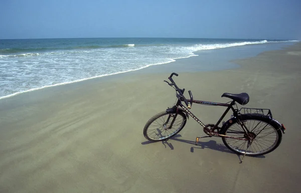 Bicycle Sandy Beach Landscape Coast Town Vagator Province Goa India — Stock Photo, Image