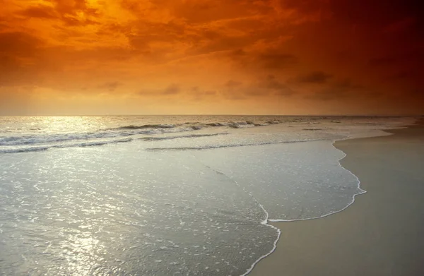 Uma Praia Arenosa Com Paisagem Costa Cidade Vagator Província Goa — Fotografia de Stock