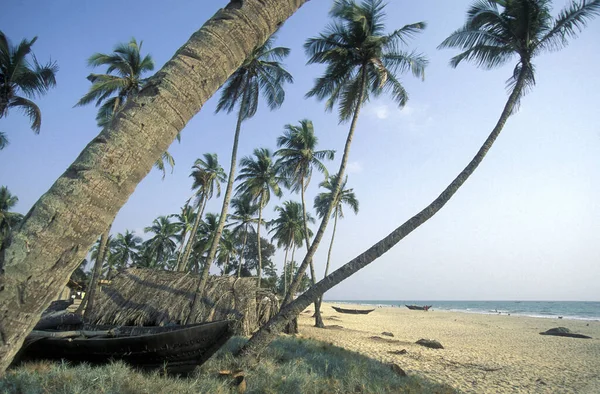 Ένα Αλιευτικό Ξύλο Μια Αμμώδη Παραλία Τοπίο Και Ακτή Στην — Φωτογραφία Αρχείου