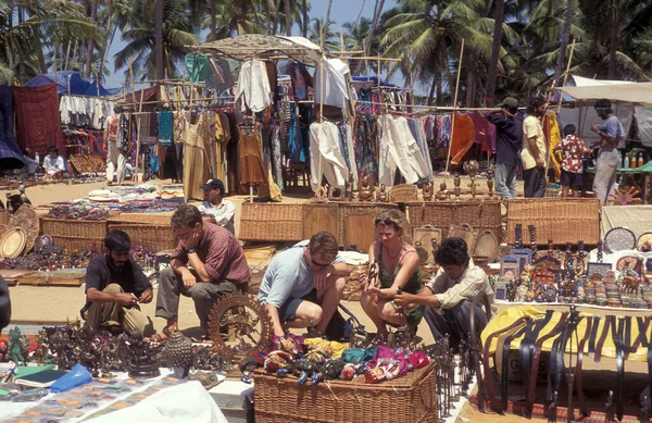 stock image Shops and Tourists at the old style Anjuna Flea market on the Coast at the Town of Anjuna in the Province of Goa in India,  India, Goa, April, 1996