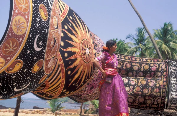 Women Sales Batic Texties Anjuna Flea Market Coast Town Anjuna — Stock Photo, Image