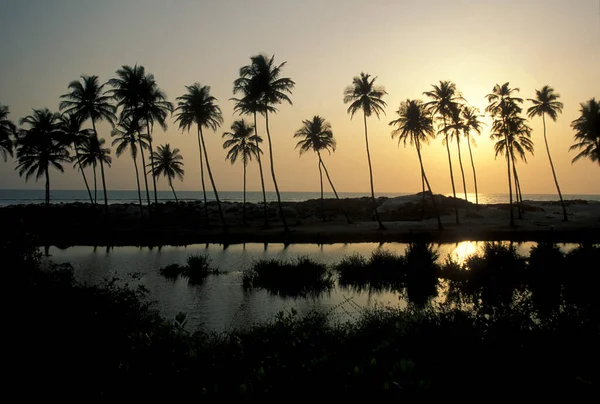 Een Zonsondergang Het Strand Met Landschap Kust Stad Vagator Provincie — Stockfoto