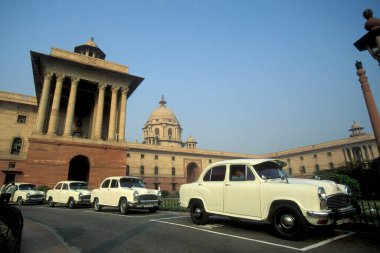 Hindistan 'ın Yeni Delhi şehrinde Başkan Rashtrapati Bhavan' ın mimarisi. Hindistan, Delhi, Ocak 1998