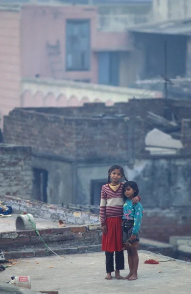 Két Lány Egy Tetőn Óvárosban Delhiben Indiában India Delhi 1998 — Stock Fotó
