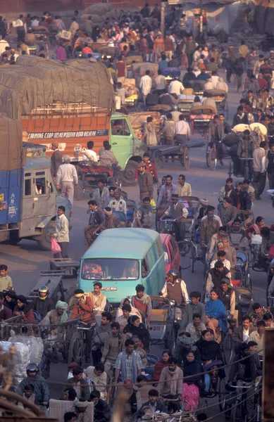 Ruch Ulicy Targowej Rikszą Taxi Starym Mieście Starego Delhi Mieście — Zdjęcie stockowe