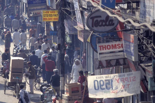 印度德里旧城德里的一辆人力车出租车在市场街上行驶 伊斯坦布尔 1998年 — 图库照片