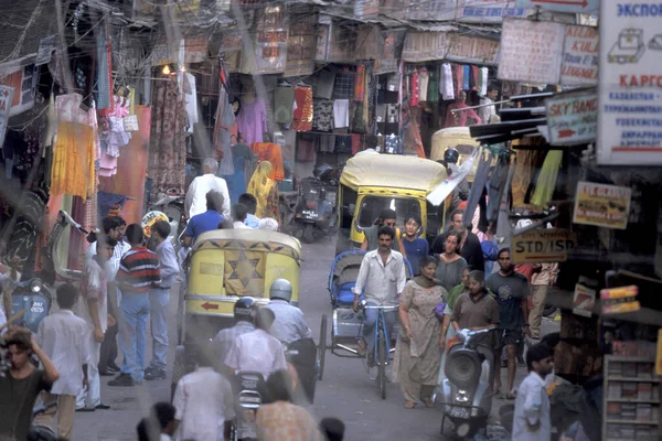 印度德里旧城德里的一辆人力车出租车在市场街上行驶 伊斯坦布尔 1998年 — 图库照片