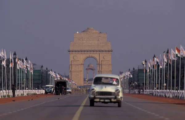Автомобілі Рух Перед Воротами Делі Місті Нью Делі Індії India — стокове фото