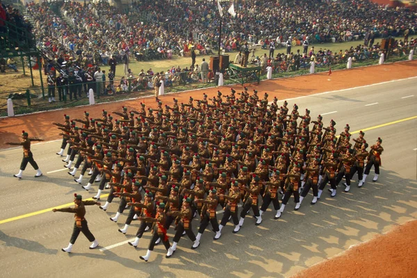 Μια Άποψη Τους Στρατιώτες Παρέλαση Κατά Την Ημέρα Της Δημοκρατίας — Φωτογραφία Αρχείου