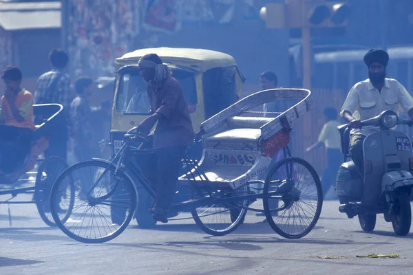 Zanieczyszczenie Powietrza Ruchu Długiej Drodze Mieście Old Delhi Indiach Indie — Zdjęcie stockowe