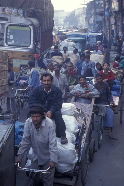 Eine Luftverschmutzung Mit Verkehr Auf Einer Langen Straße Der Indischen — Stockfoto