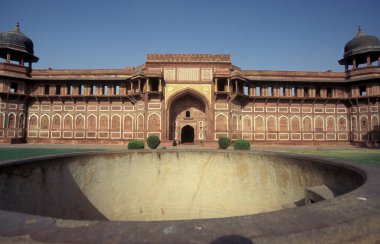 Agra Kalesi 'nin mimarisi, Hindistan' ın Uttar Pradesh ilindeki Agra şehrindedir. Hindistan, Agra, Nisan 1998