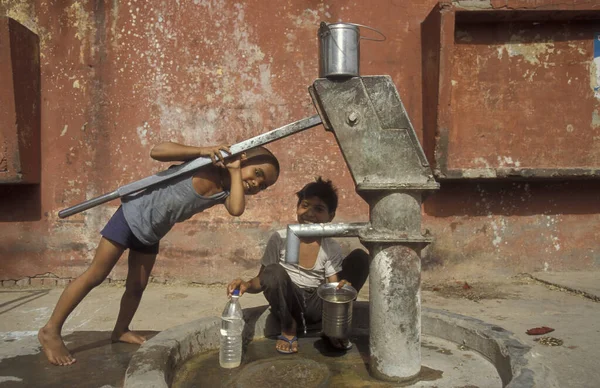 Free Public Water Station Spring Indian Family City Agra Province — Stock Photo, Image