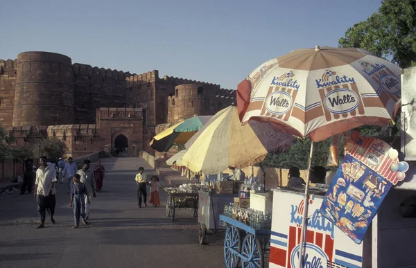 Παγωτά Καταστήματα Μπροστά Από Την Αρχιτεκτονική Του Agra Fort Στην — Φωτογραφία Αρχείου