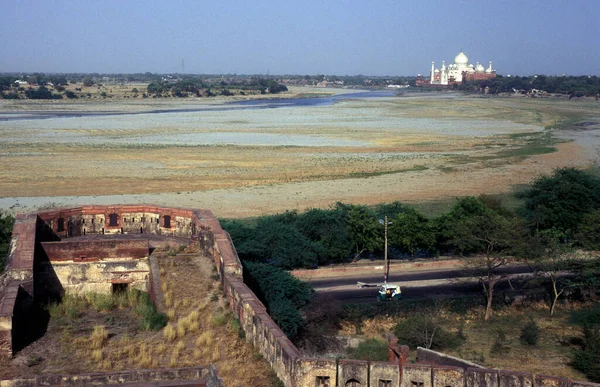 从阿格拉堡到印度北方邦阿格拉市亚穆纳河的泰姬陵的景色 Agra 1998年4月 — 图库照片