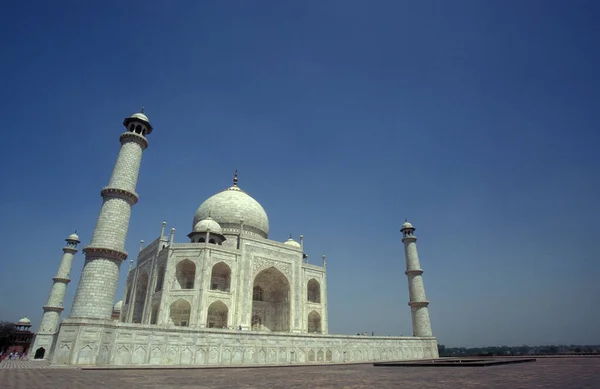 位于印度北方邦阿格拉市的泰姬陵的建筑 Agra 1998年4月 — 图库照片