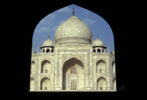 stock image the architecture of the Taj Mahal in the city of Agra in the Province of Uttar Pradesh in India.  India, Agra, April, 1998