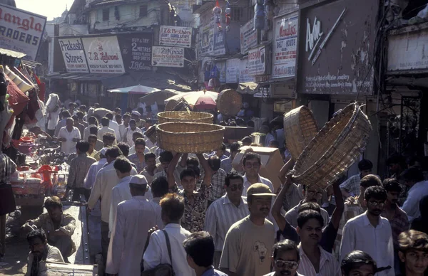 位于印度孟买市中心的一条有交通和人口的市场街道和道路 1998年3月 印度孟买 — 图库照片