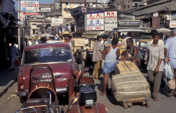 Marknadsgata Och Väg Med Trafik Och Människor Centrum Mumbai Indien — Stockfoto