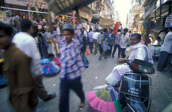 Una Calle Mercado Carretera Con Tráfico Gente Centro Ciudad Mumbai — Foto de Stock