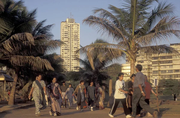 People Priyadarshini Seaside Shore Park City Centre Mumbai India India — Stock Photo, Image