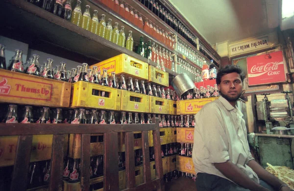 Рыночная Улица Магазинами Людьми Центре Города Мумбаи Индии Индия Мумбаи — стоковое фото