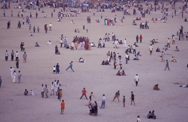 Hindistan Mumbai Şehir Merkezindeki Chowpatta Plajı Ndaki Insanlar Hindistan Mumbai — Stok fotoğraf