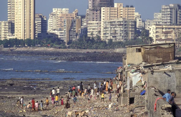 Uma Costa Com Uma Favela Colaba Centro Cidade Mumbai Índia — Fotografia de Stock