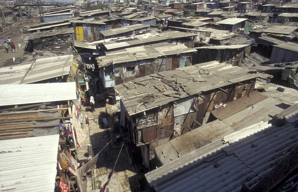 印度孟买市中心贫民窟的一个村庄中心 — 图库照片