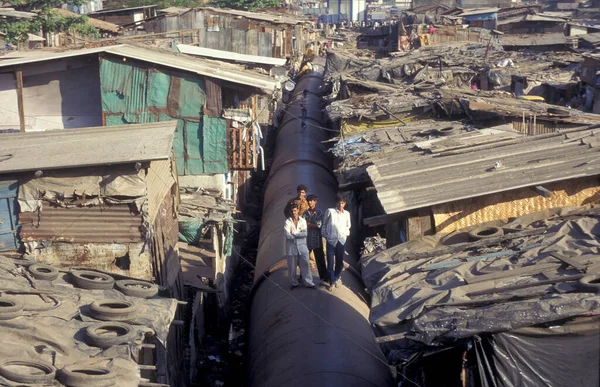 Rurociąg Wodny Centrum Slumsów Centrum Bombaju Indiach Indie Mumbaj Marzec — Zdjęcie stockowe