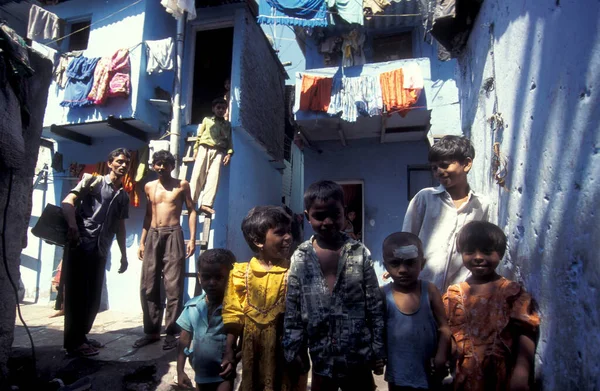 Pessoas Vida Diária Centro Aldeia Uma Favela Centro Cidade Mumbai — Fotografia de Stock