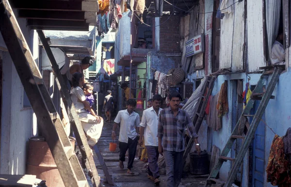 Ludzie Codzienne Ycie Centrum Wsi Slumsów Centrum Mumbaju Indiach Indie — Zdjęcie stockowe