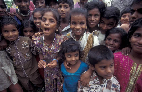 Una Familia India Centro Pueblo Barrio Pobre Centro Ciudad Mumbai — Foto de Stock
