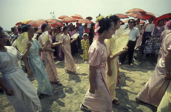 Una Danza Tradicional Festival Primavera Agua Cerca Ciudad Jinghong Xishuangbanna —  Fotos de Stock