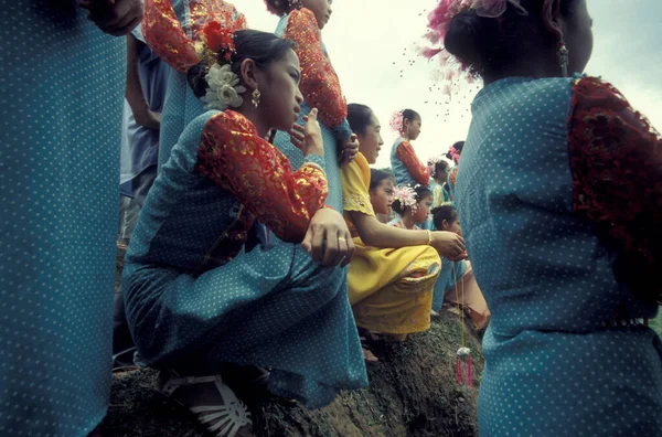 Hagyományos Öltözködési Emberek Tavaszi Vízügyi Fesztiválon Közel Jinghong Városához Hisuangbannában — Stock Fotó