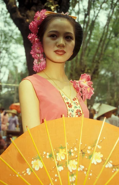 Традиционная Одежда Людей Весеннем Водном Фестивале Недалеко Города Цзинхун Сишуанбанне — стоковое фото